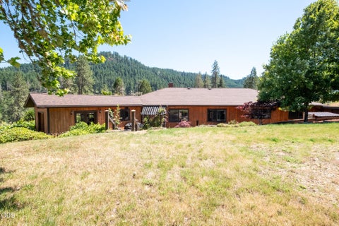 Photo of 1329 Larson Road, Roseburg, OR 97471 (MLS # 220224503)