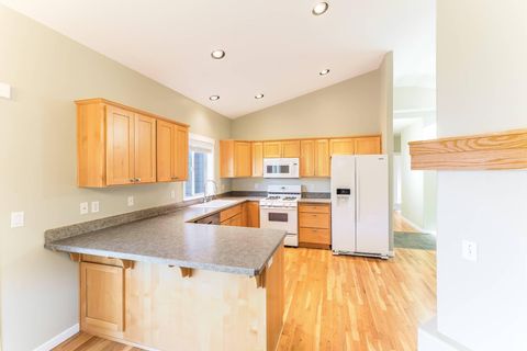 Tiny photo for 1751 NW Jackpine Avenue, Redmond, OR 97756 (MLS # 220213052)