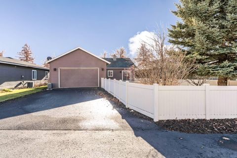 Tiny photo for 1751 NW Jackpine Avenue, Redmond, OR 97756 (MLS # 220213052)