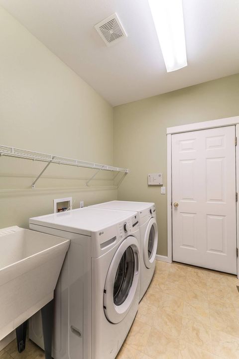 Tiny photo for 1751 NW Jackpine Avenue, Redmond, OR 97756 (MLS # 220213052)