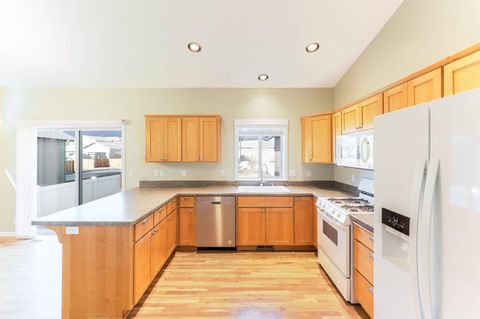 Tiny photo for 1751 NW Jackpine Avenue, Redmond, OR 97756 (MLS # 220213052)