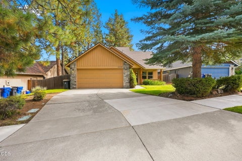 Photo of 61228 Bighorn Court, Bend, OR 97702 (MLS # 220228959)