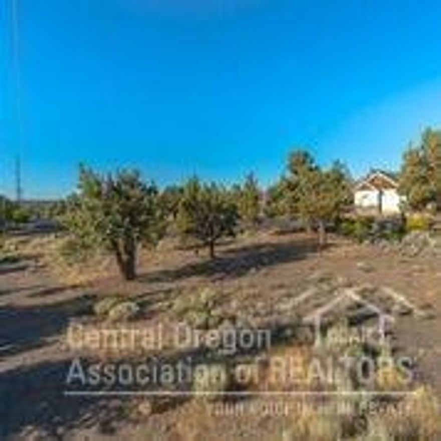 Build your dream home on this corner lot located on a quiet cul-de-sac. Eagle Crest Resort is home to three golf courses, three sports centers with indoor and outdoor swimming pools, tennis & pickleball courts, basketball & racquetball courts, dining establishments, a market, and miles of paved and unpaved trails. Use any builder.