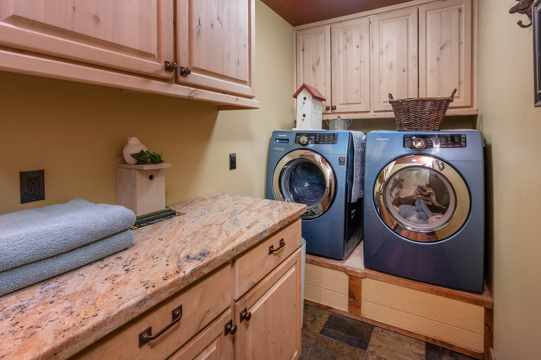 Pinewood Country Est - Residential