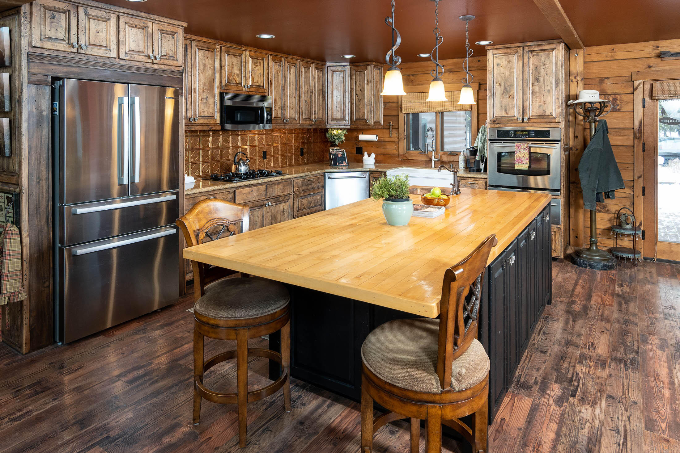 Pinewood Country Est - Residential