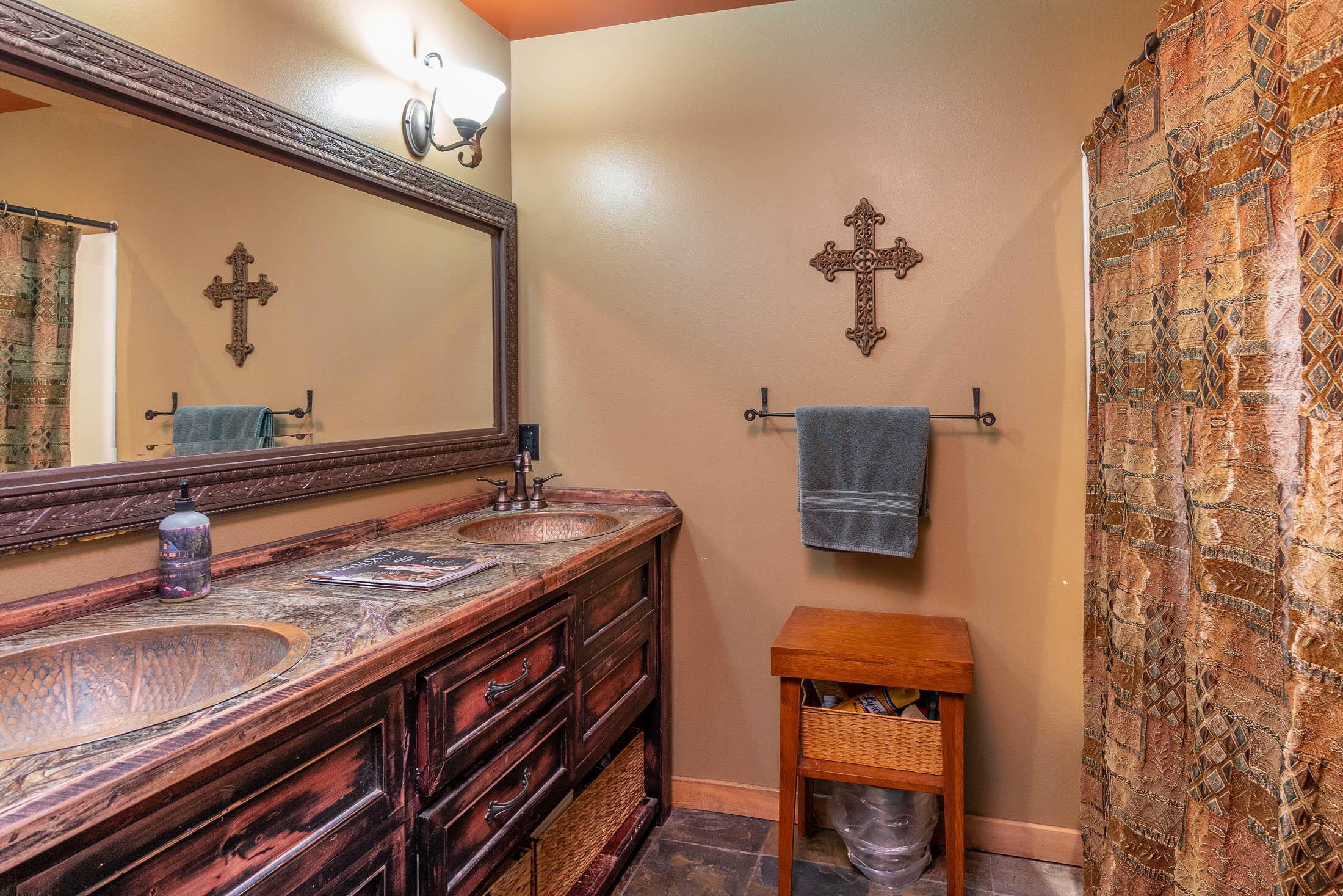 Pinewood Country Est - Residential