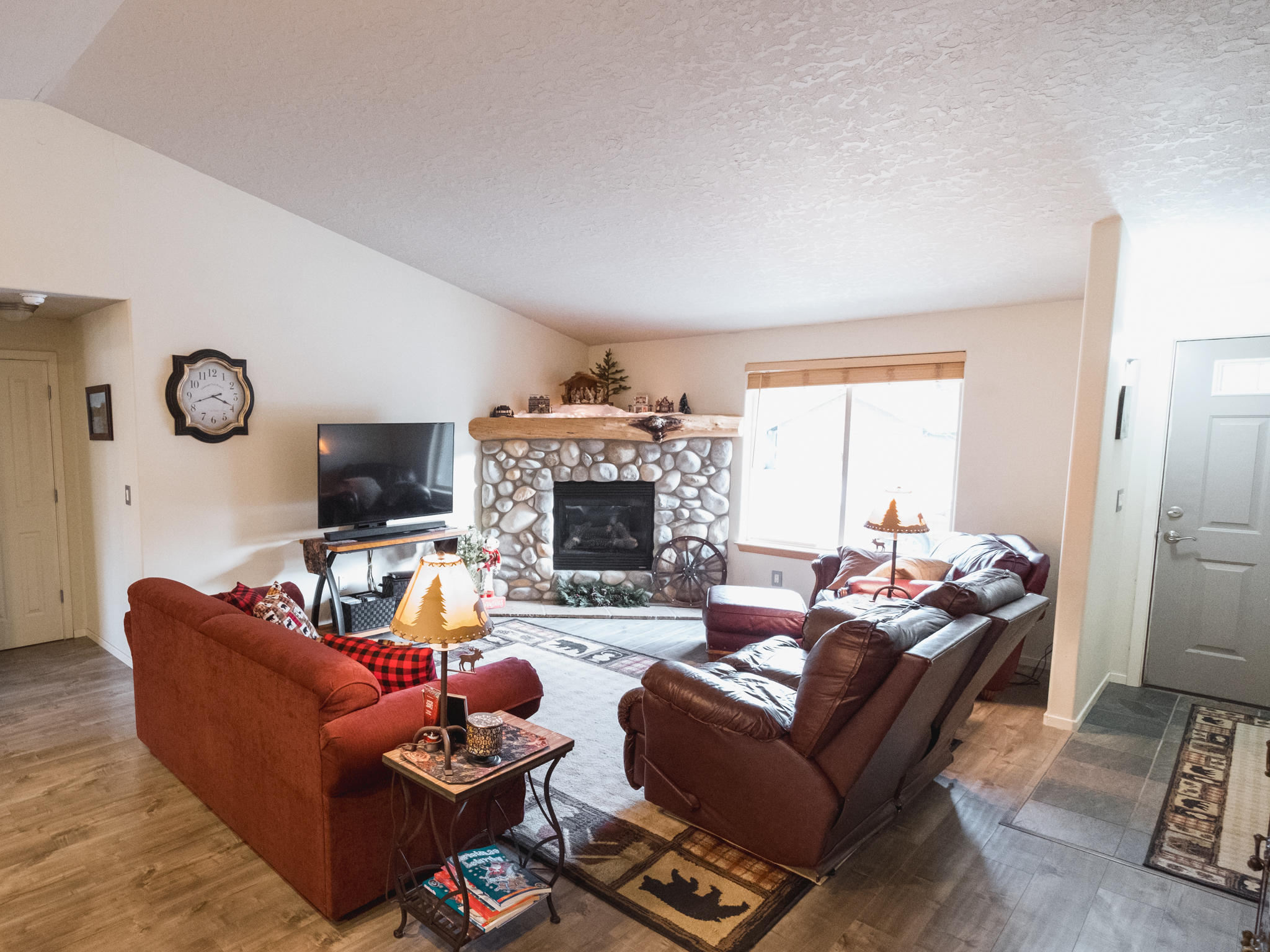 Paulina Peaks - Residential