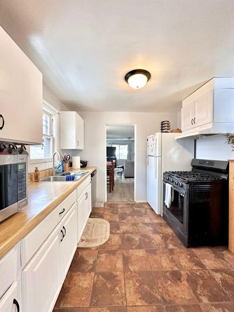 Tiny photo for 3236 Cannon Avenue, Klamath Falls, OR 97603 (MLS # 220220263)