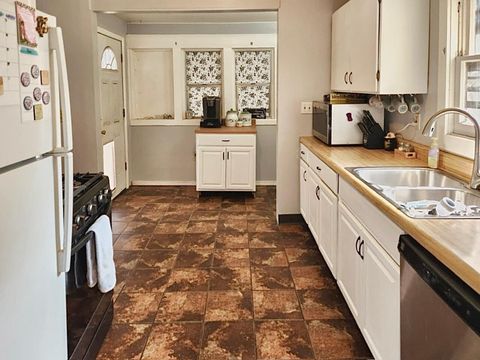 Tiny photo for 3236 Cannon Avenue, Klamath Falls, OR 97603 (MLS # 220220263)