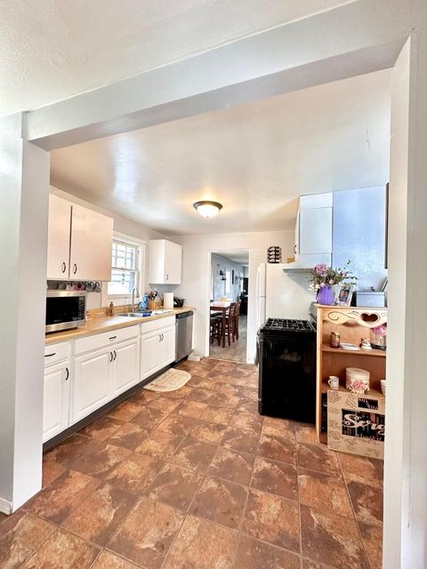 Tiny photo for 3236 Cannon Avenue, Klamath Falls, OR 97603 (MLS # 220220263)