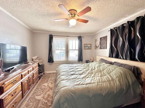 Tiny photo for 3236 Cannon Avenue, Klamath Falls, OR 97603 (MLS # 220220263)