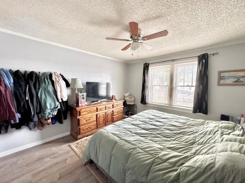 Tiny photo for 3236 Cannon Avenue, Klamath Falls, OR 97603 (MLS # 220220263)