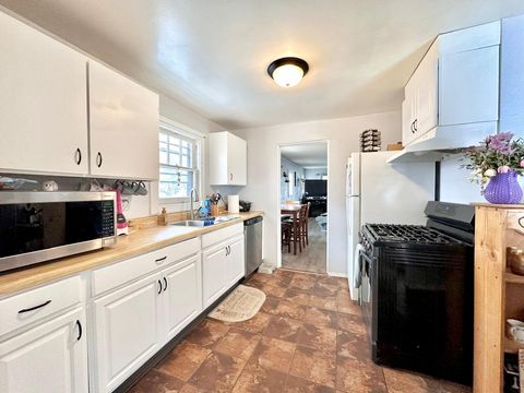 Tiny photo for 3236 Cannon Avenue, Klamath Falls, OR 97603 (MLS # 220220263)