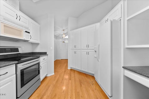 Tiny photo for 2736 Juanita Avenue, Medford, OR 97504 (MLS # 220225380)