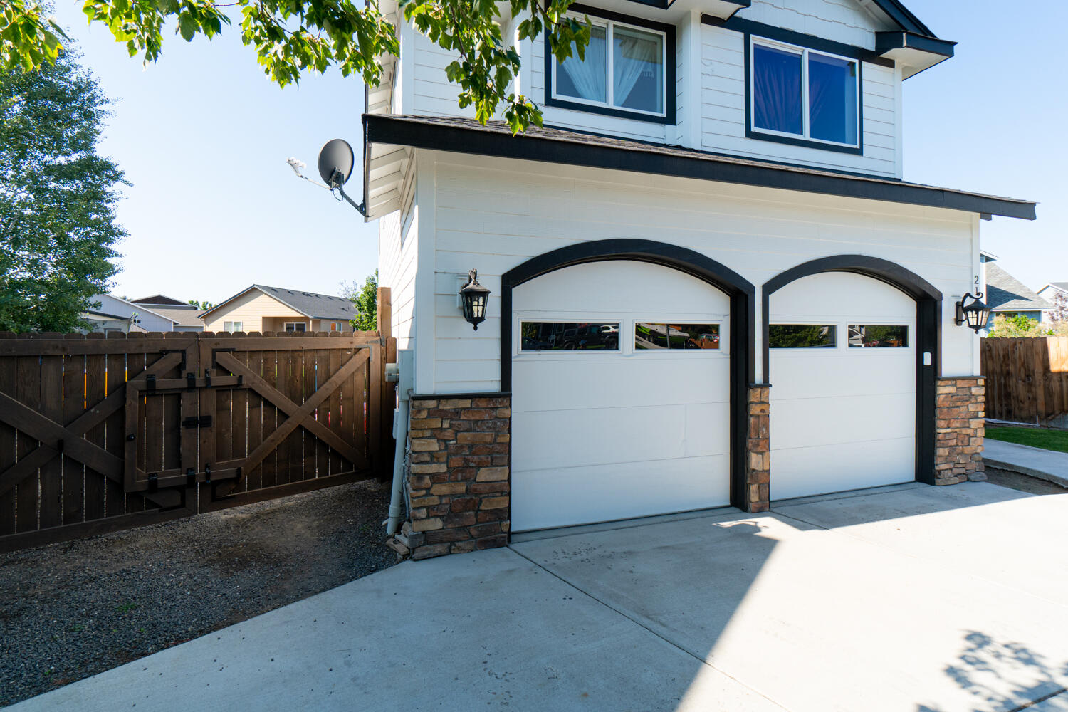 Ni Lah Sha Village - Residential