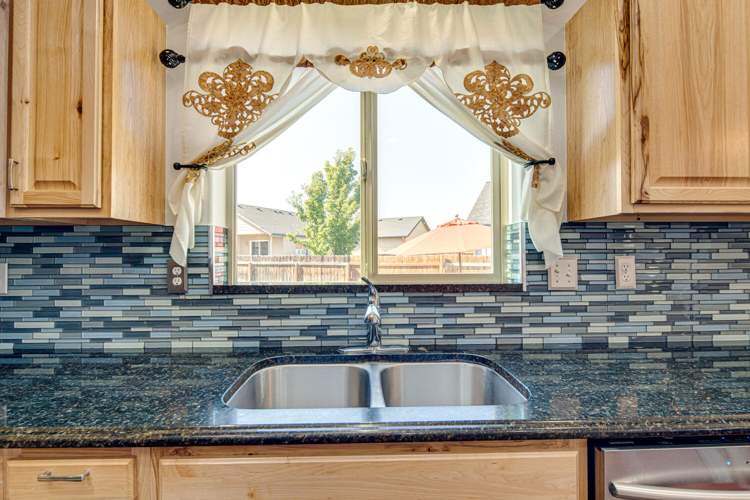 Ni Lah Sha Village - Residential