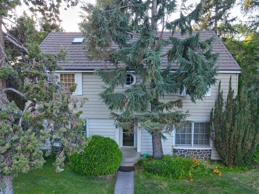 Rare opportunity to purchase a home in the heart of the Historic District! This venerable residence, built in 1936, is located just two
blocks from Drake Park and two blocks from downtown -- within easy walking distance of Bend's central shopping district and
popular restaurant scene. The tri-level, 2,949-square-foot home boasts four bedrooms (including a master bedroom large enough
for several sitting areas), both a living room and family room, hardwood floors, a beautiful fireplace with stone surround, a classic wood-paneled study, expansive loft area and partial basement. Enjoy the view from the huge elevated back deck. NO HOA. Don't miss this historic and unique property!