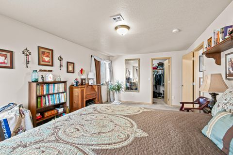 Tiny photo for 1250 Diamond Street, Medford, OR 97501 (MLS # 220212816)