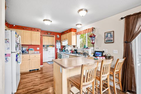 Tiny photo for 1250 Diamond Street, Medford, OR 97501 (MLS # 220212816)