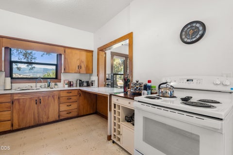 Tiny photo for 1083 Rossanley Drive, Medford, OR 97501 (MLS # 220226566)