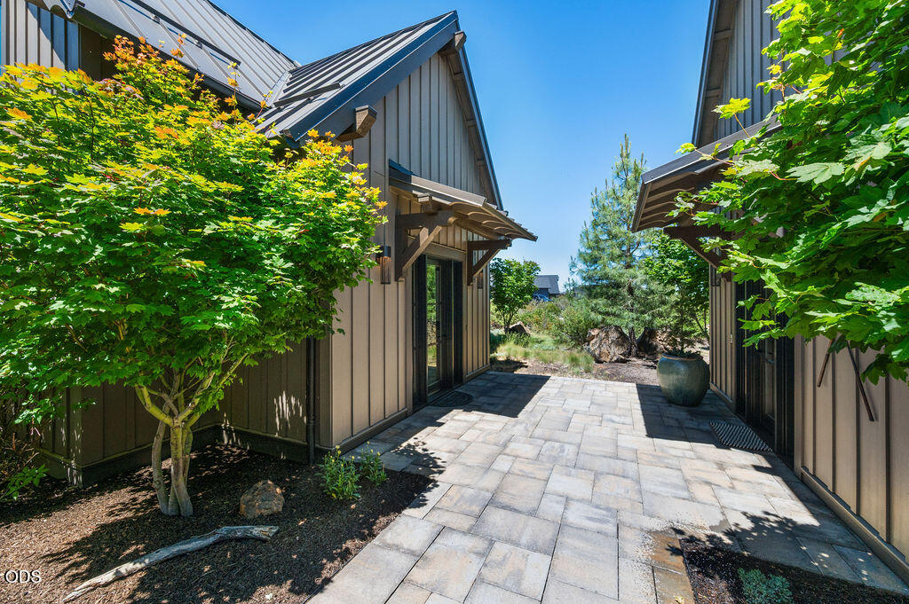 19352 Blue Bucket Lane
