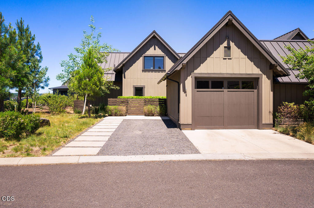 19352 Blue Bucket Lane