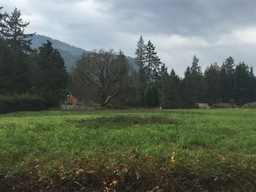 First time on the market! Build your dream home here, with underground utilities including natural gas! Beautiful area, great quality surrounding properties, deeded access to the Rogue River (just for this development). The water wells surrounding this gorgeous parcel are great according to the watermaster -- 12 gpm-52 gpm, & up to 175' deep. Avenue de Teresa enjoys great neighborhood walking, close proximity to Tom Pearce Park, and easy driving access to both Grants Pass and the town of Rogue River. Bring your builder and your plans, and build your life-long home here! Sorry, no mobiles or manufactured homes allowed in deed restrictions. Septic approval information forthcoming. Call today to begin planning your new home!