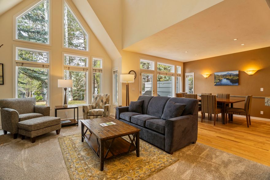 TH# 30-C-- 20% Deeded Co-Ownership  (10 Weeks) in this fully furnished and decorated 3 Bedroom 3-1/2 bath townhome.  StoneRidge Townhomes-Sunriver has on site management, resort club with pool, spa, tennis courts, bikes & exercise room. Weeks can be traded with RCI exchange program. Townhome is a rental option home.
Home was fully refurbished in 2024.  New furnishings/beds & bedding, carpet, water heater, A/C, Furnace and refinished hardwood floors.