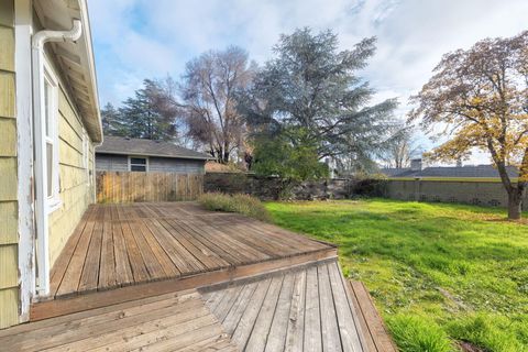 Tiny photo for 325 NE B Street, Grants Pass, OR 97526 (MLS # 220212669)