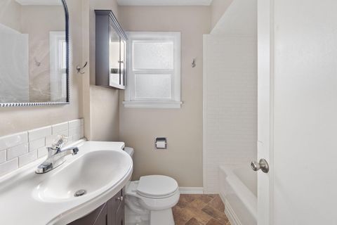 Tiny photo for 325 NE B Street, Grants Pass, OR 97526 (MLS # 220212669)