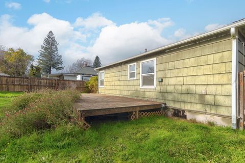 Tiny photo for 325 NE B Street, Grants Pass, OR 97526 (MLS # 220212669)