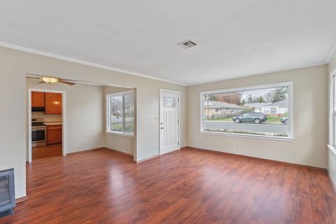 Tiny photo for 325 NE B Street, Grants Pass, OR 97526 (MLS # 220212669)
