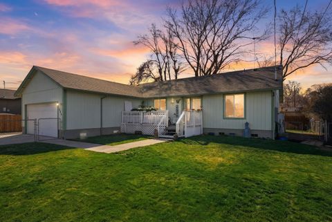 Tiny photo for 306 SE 8th Street, Madras, OR 97741 (MLS # 220217248)