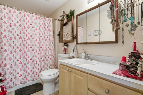 Tiny photo for 306 SE 8th Street, Madras, OR 97741 (MLS # 220217248)