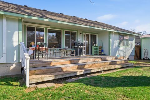 Tiny photo for 306 SE 8th Street, Madras, OR 97741 (MLS # 220217248)