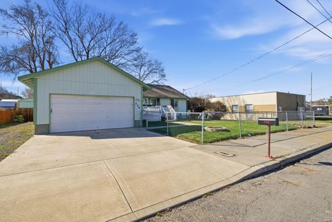 Tiny photo for 306 SE 8th Street, Madras, OR 97741 (MLS # 220217248)