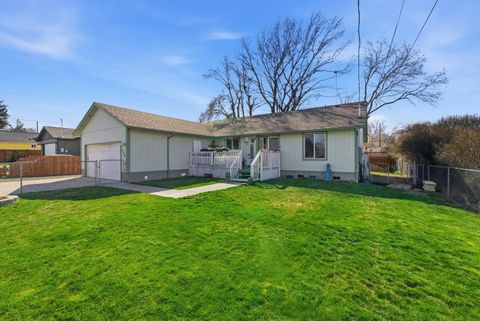 Tiny photo for 306 SE 8th Street, Madras, OR 97741 (MLS # 220217248)