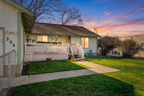 Tiny photo for 306 SE 8th Street, Madras, OR 97741 (MLS # 220217248)