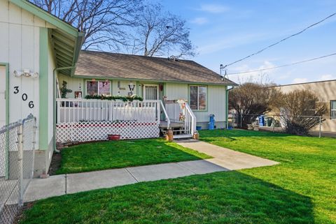 Tiny photo for 306 SE 8th Street, Madras, OR 97741 (MLS # 220217248)