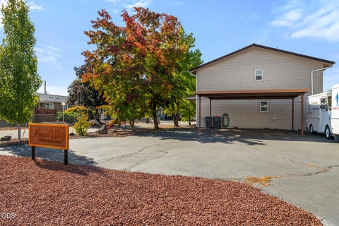 Photo of 2139 N Keene Way Drive #5, Medford, OR 97504 (MLS # 220229555)