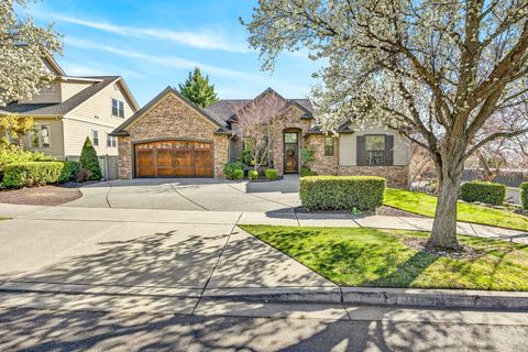 Tiny photo for 3874 Cherry Lane, Medford, OR 97504 (MLS # 220217422)