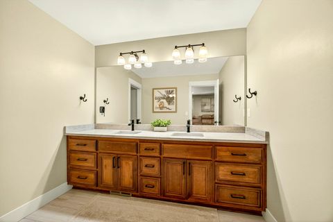 Tiny photo for 3874 Cherry Lane, Medford, OR 97504 (MLS # 220217422)