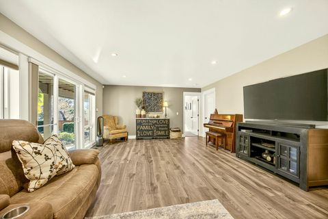 Tiny photo for 3874 Cherry Lane, Medford, OR 97504 (MLS # 220217422)