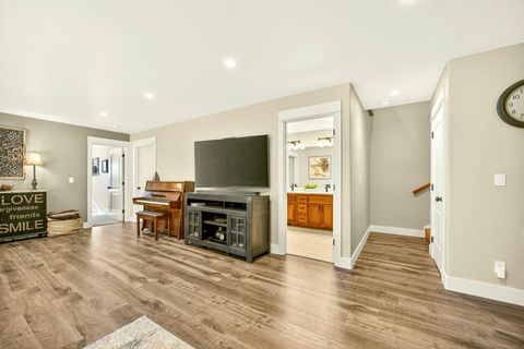 Tiny photo for 3874 Cherry Lane, Medford, OR 97504 (MLS # 220217422)