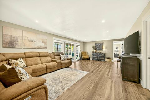 Tiny photo for 3874 Cherry Lane, Medford, OR 97504 (MLS # 220217422)