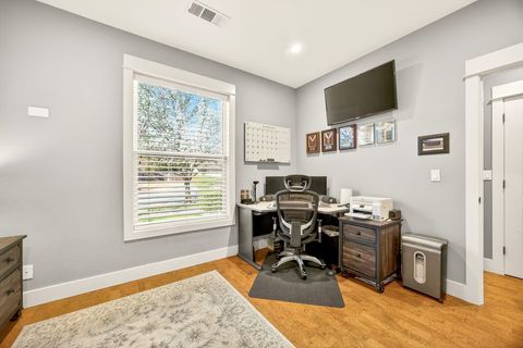 Tiny photo for 3874 Cherry Lane, Medford, OR 97504 (MLS # 220217422)