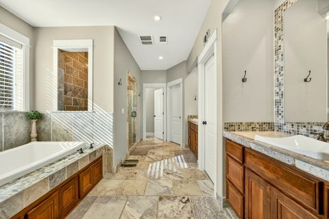 Tiny photo for 3874 Cherry Lane, Medford, OR 97504 (MLS # 220217422)