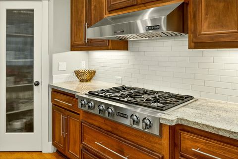 Tiny photo for 3874 Cherry Lane, Medford, OR 97504 (MLS # 220217422)