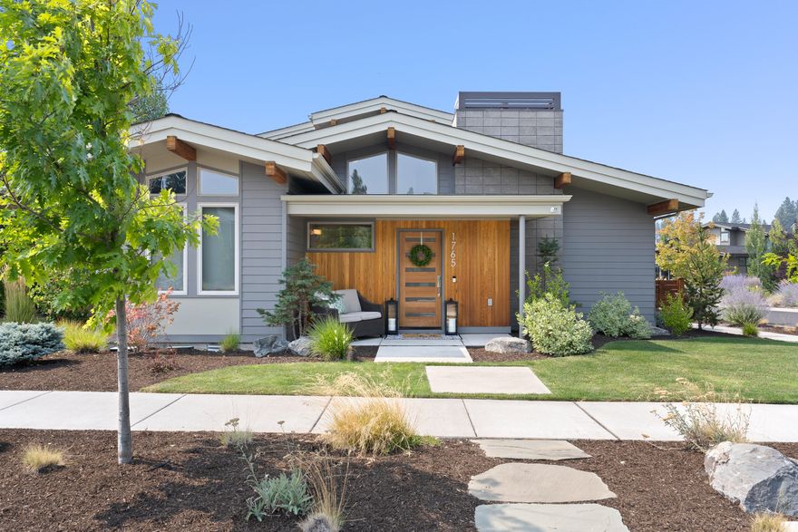 This gorgeous, light-filled contemporary home located in NorthWest Crossing will be sure to take your breath away. Step inside and you'll immediately be impressed by the
spacious great room, featuring a welcoming gas fireplace and floor-to-ceiling windows. The chef's kitchen is remarkable, offering tons of storage, expansive prep space,
and stainless steel appliances including the refrigerator. The main level of this stylish home also includes a wonderful master suite with en-suite bath. Upstairs you'll find
two bedrooms, a full bathroom, and a versatile loft space, perfect for a cozy library nook or extra storage. The thoughtful design of this home continues with countless
spots throughout the home for additional storage. Patios and a fenced and landscaped yard provide an ideal outdoor oasis for relaxation and entertaining. Plus, it's just
one block away from Discovery Park, and a short stroll to all the amenities that the heart of NWX has to offer.