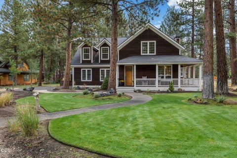 Photo of 814 E Coyote Springs Road, Sisters, OR 97759 (MLS # 220228837)